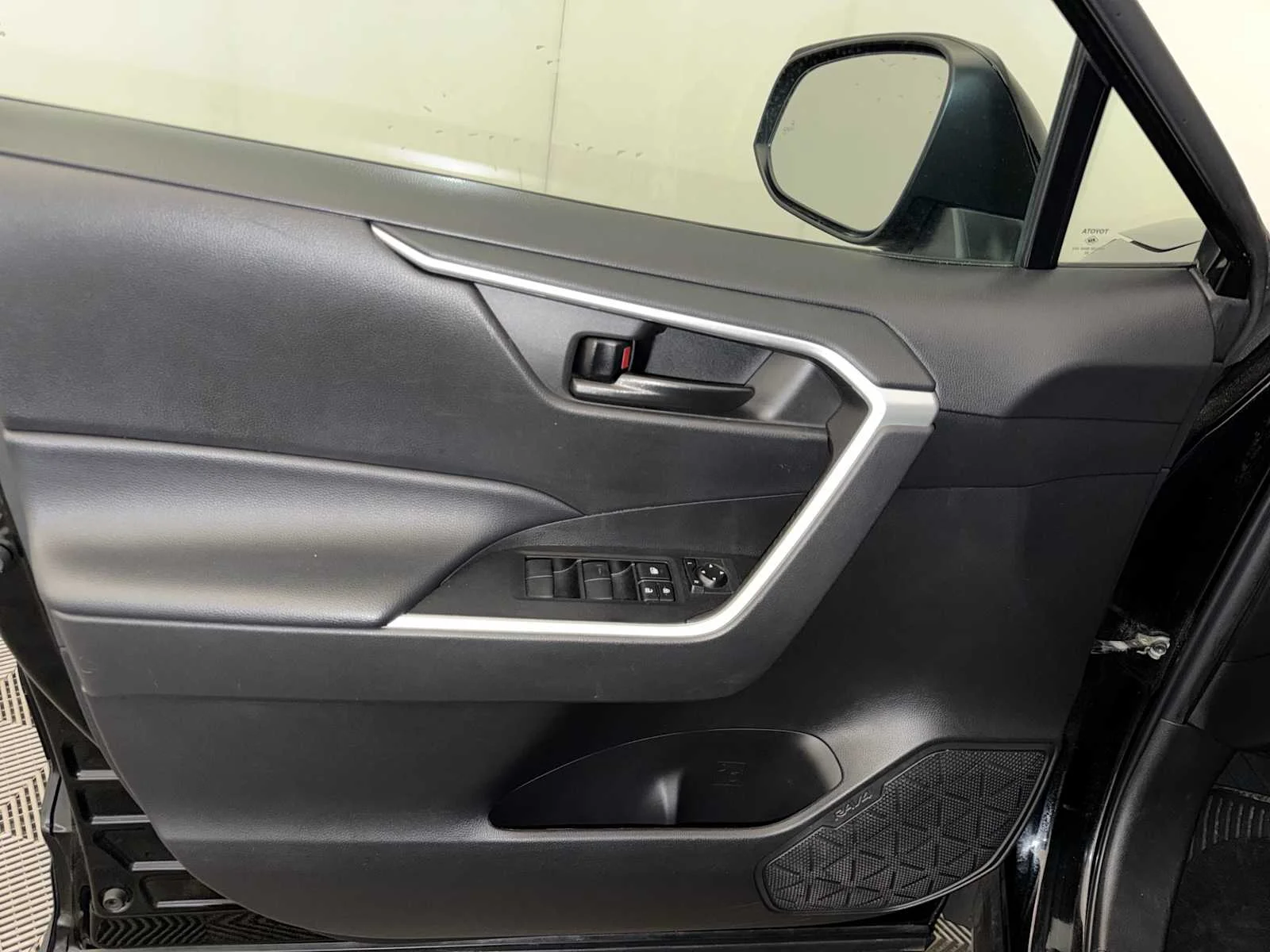 Used 2022 Midnight Black Metallic Toyota LE image 10