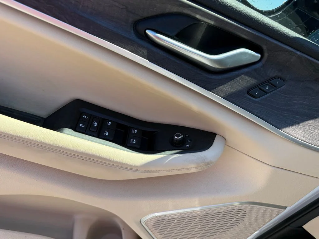 Used 2022 White Jeep Limited image 6