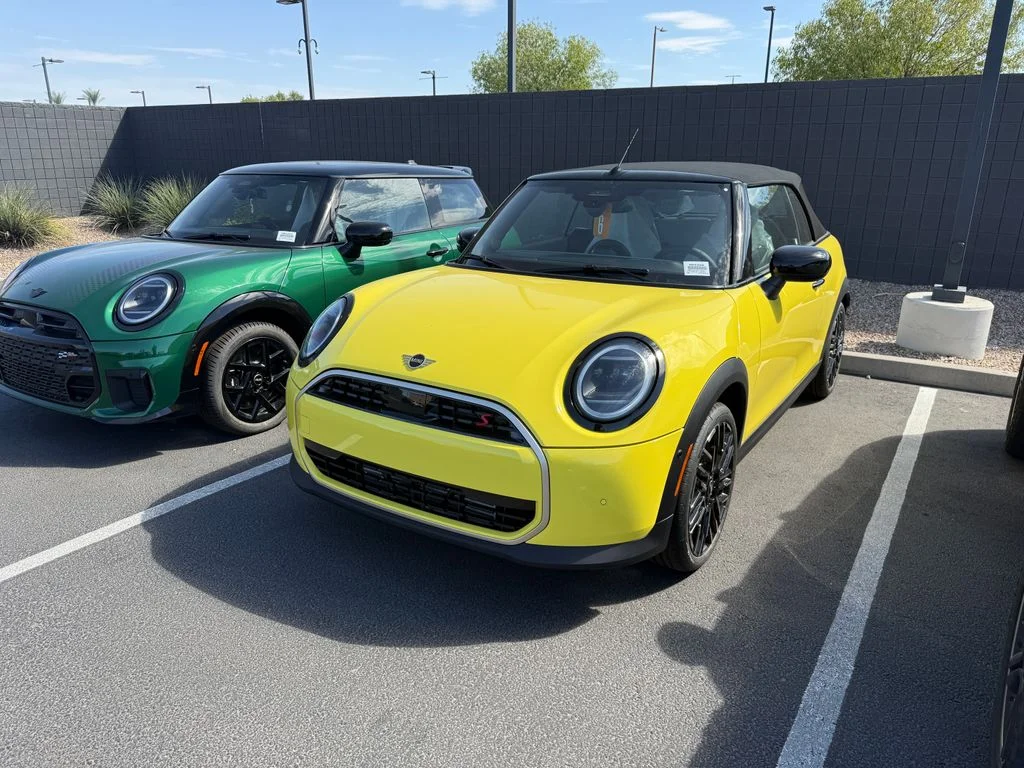 2026 MINI Convertible Cooper S Signature's photo