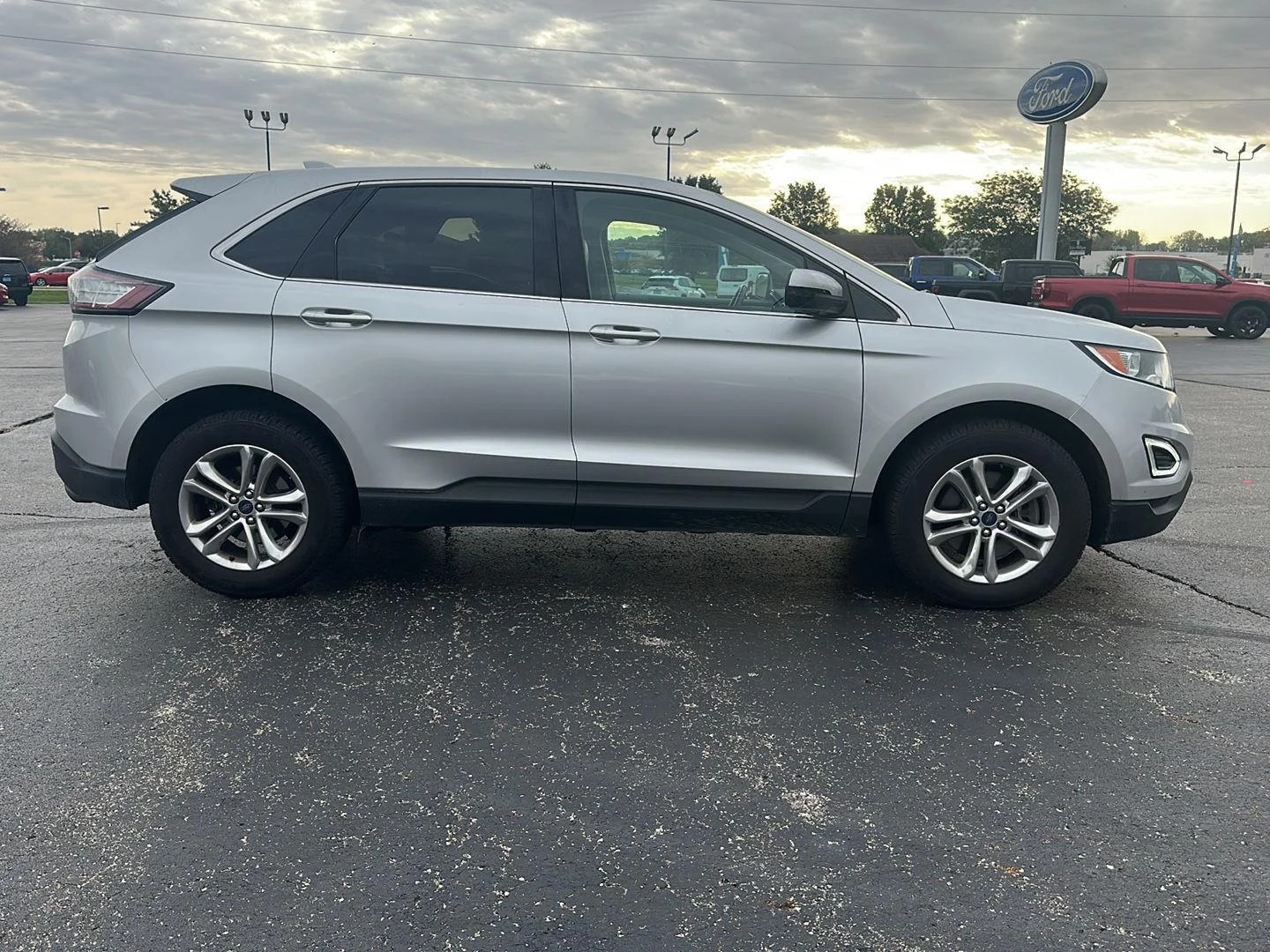 Used 2017 Ingot Silver Ford SEL image 4