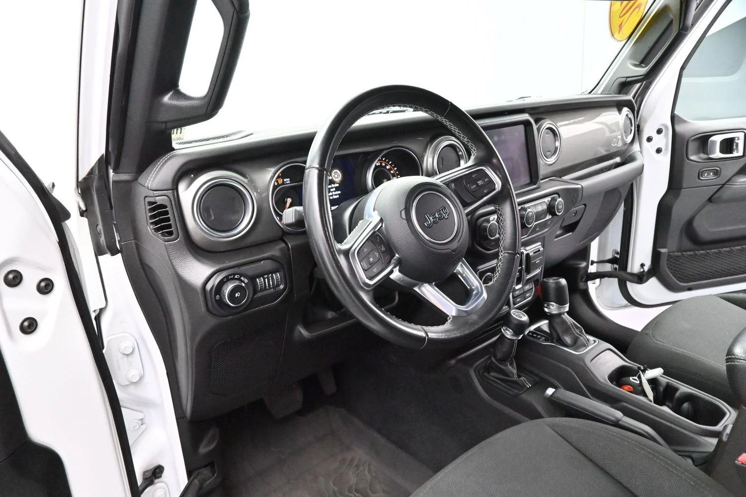 Used 2022 Bright White Clearcoat Jeep Unlimited Sahara image 15