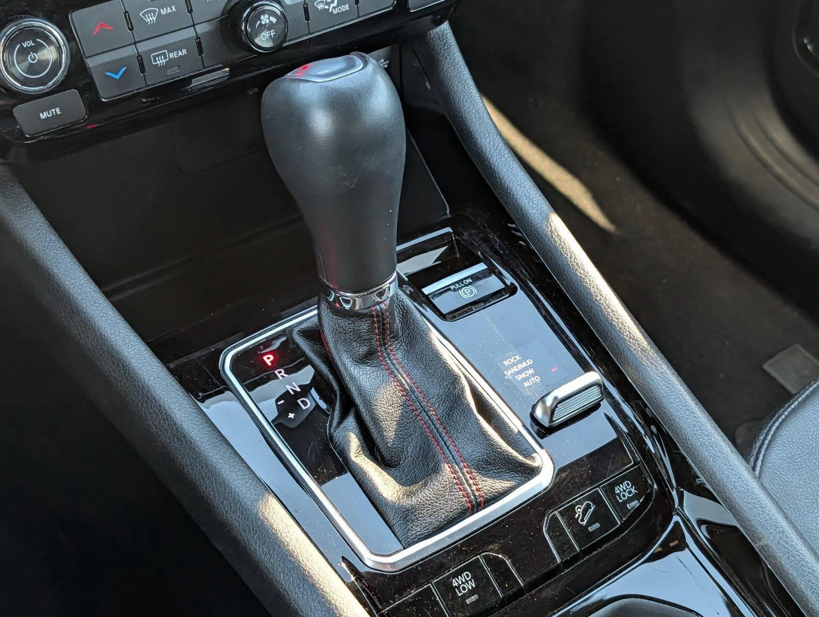 Used 2025 Silver Zynith Metallic Clearcoat Jeep Trailhawk image 19