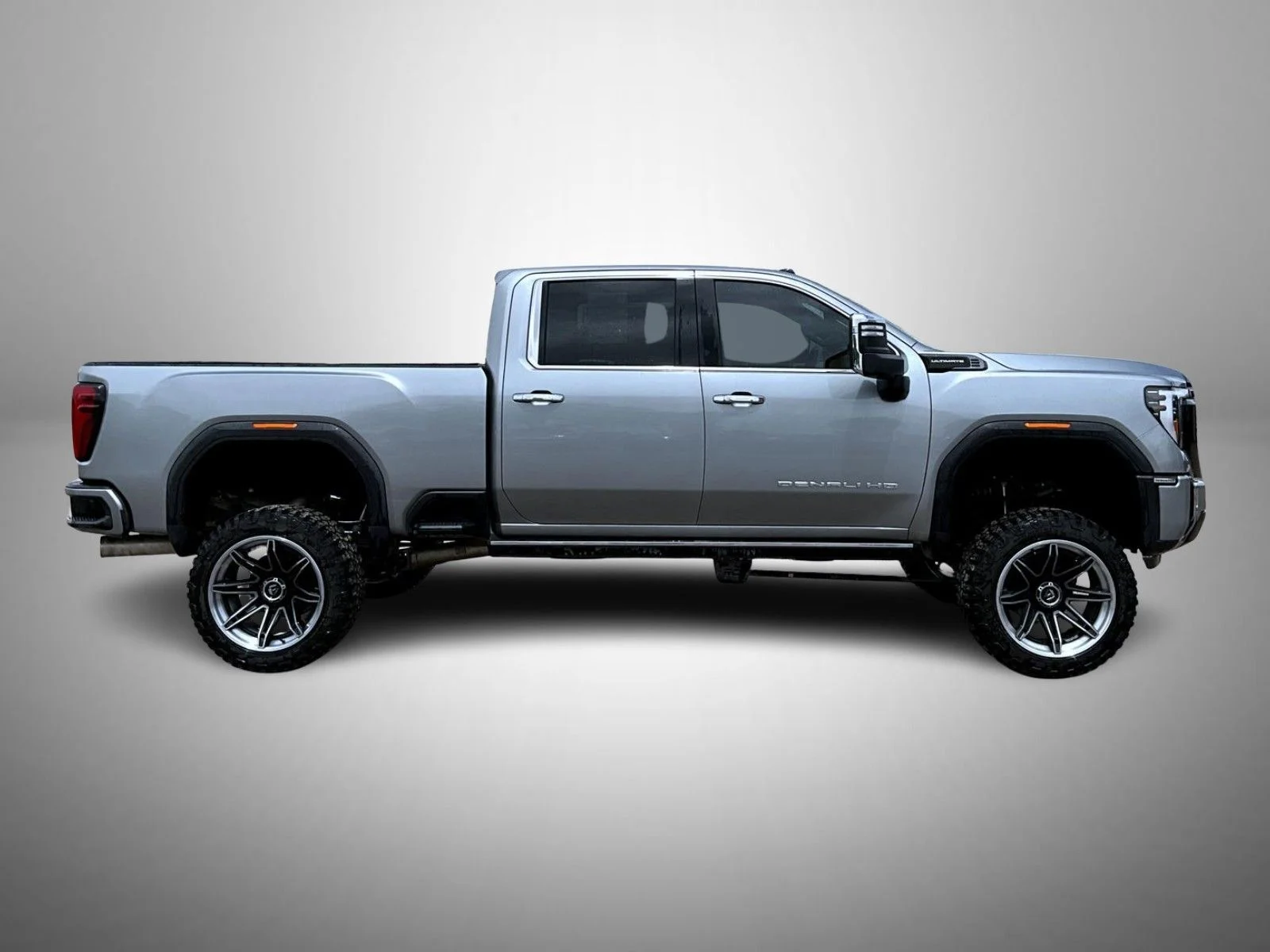 Used 2025 Silver GMC Denali Ultimate image 4