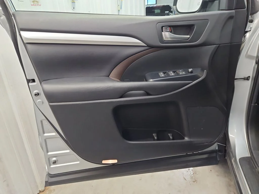 Certified Used 2019 Silver Toyota XLE image 14