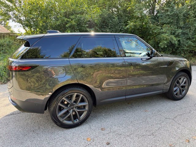 New 2027  Land Rover SE image 5