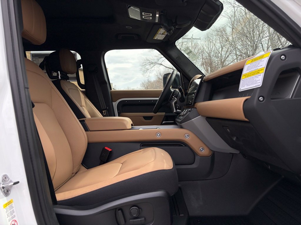 New 2026 White Land Rover V8 image 15
