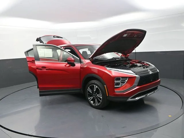 Used 2024  Mitsubishi SE image 32