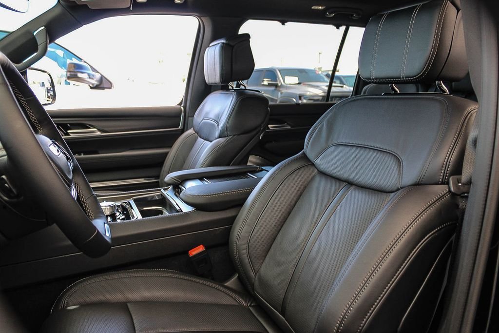 New 2026 Black Jeep Summit Obsidian image 18