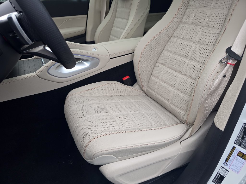 New 2027 MANUFAKTUR Moonlight White Metallic Mercedes-Benz GLS 450 image 32