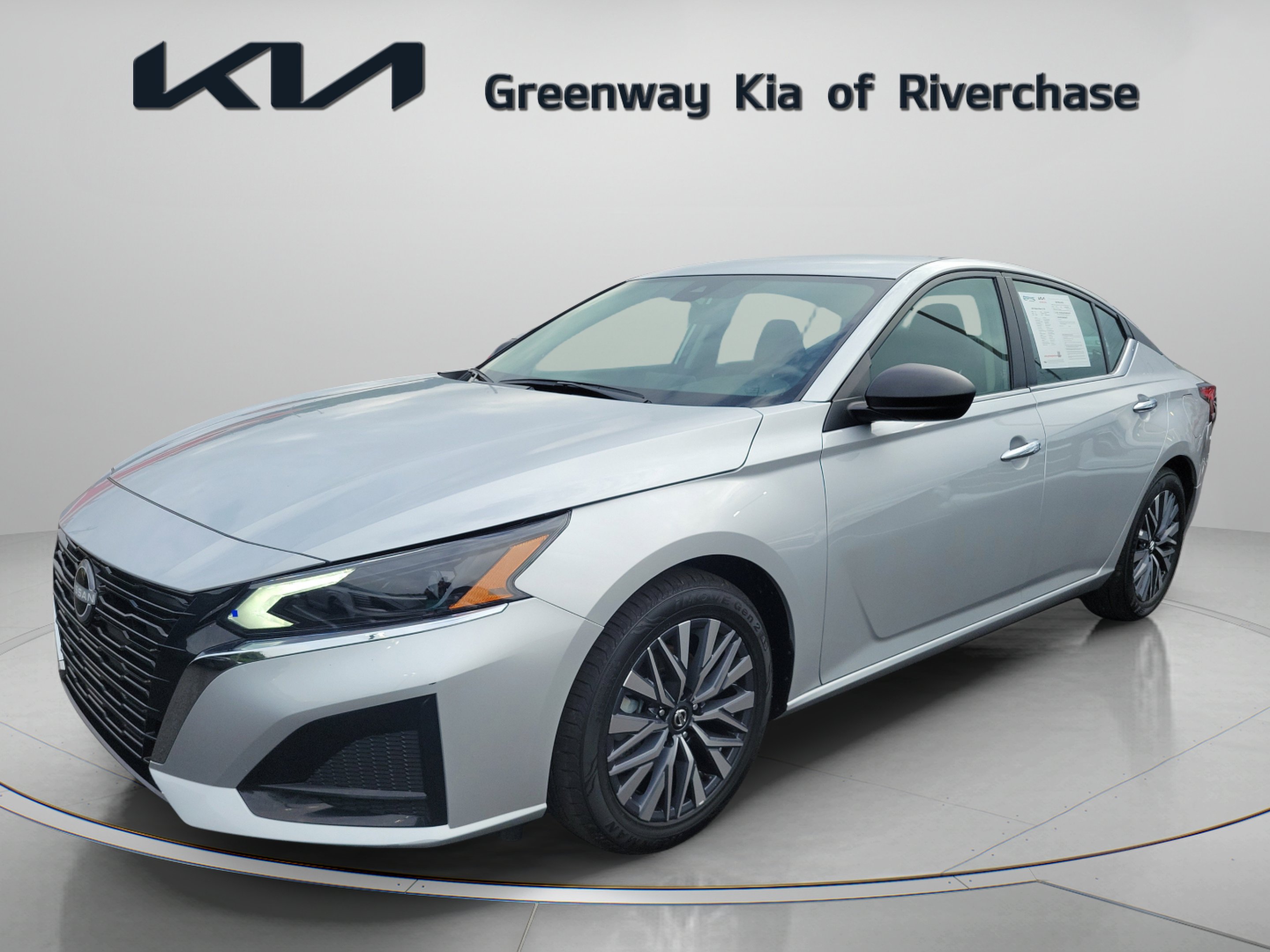Used 2025 Brilliant Silver Metallic Nissan 2.5 SV image 3