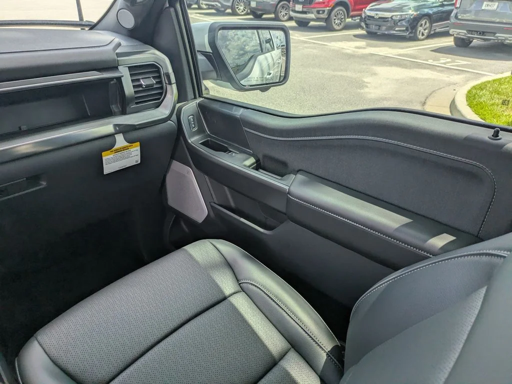 New 2026 Oxford White Ford Lariat image 18