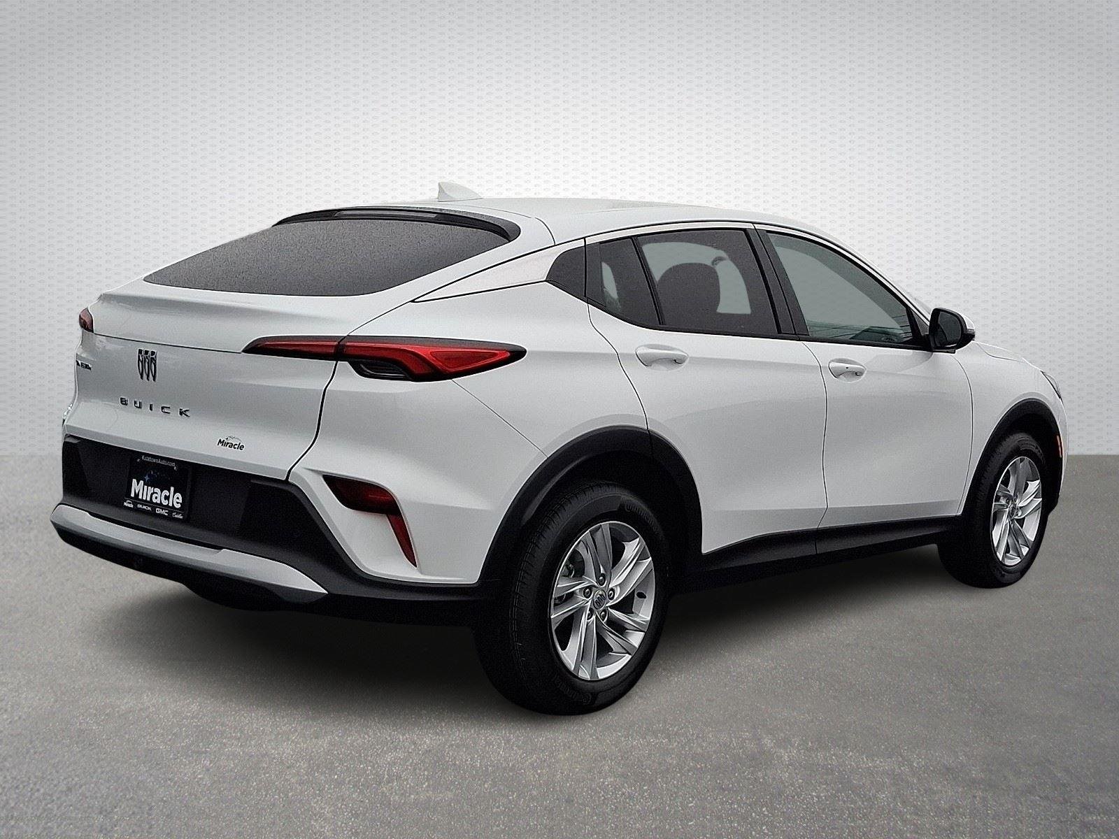 New 2026 Summit White Buick Preferred image 5