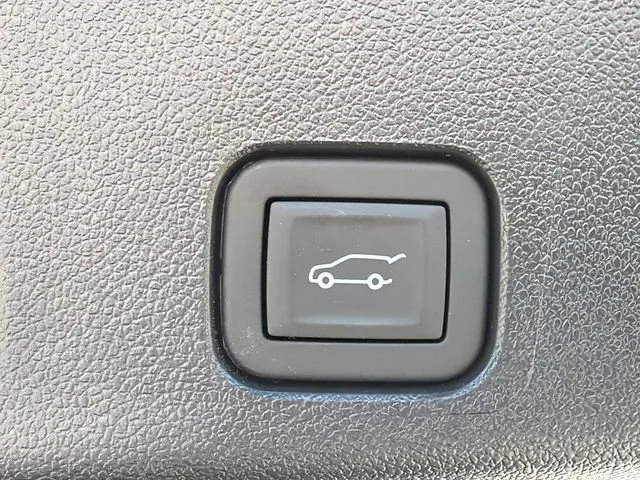Used 2026 Summit White GMC Elevation image 19