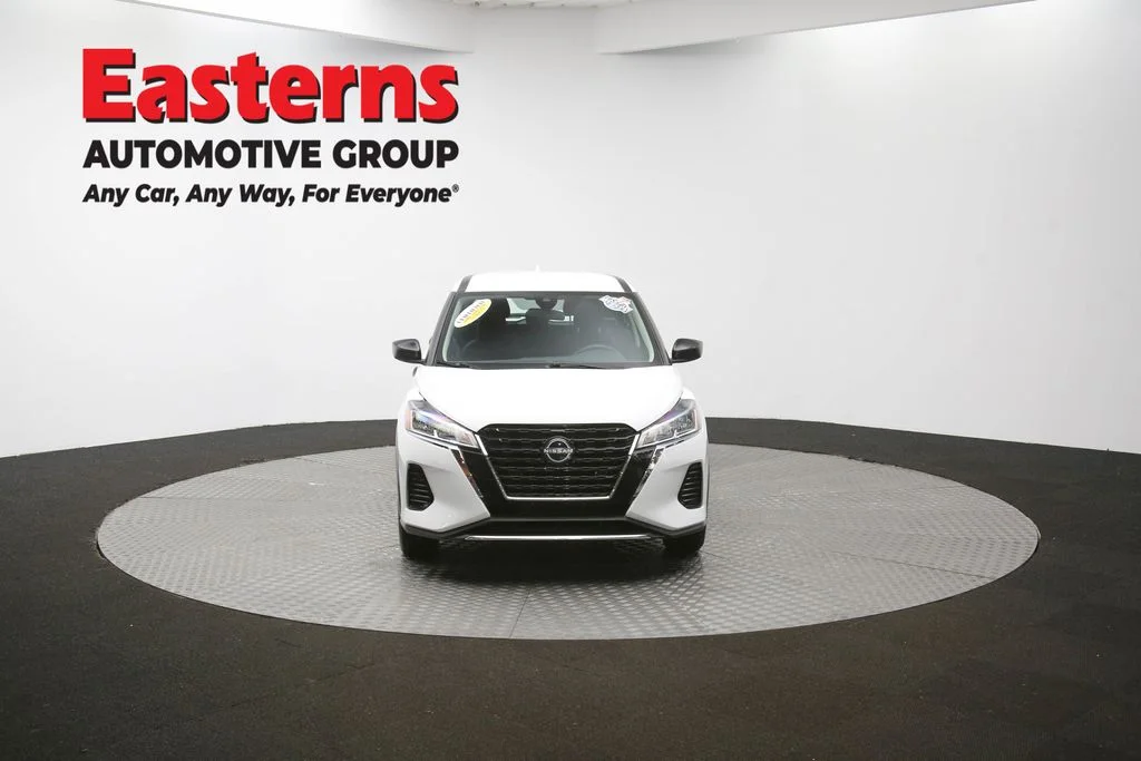 Used 2022 White Nissan S image 52