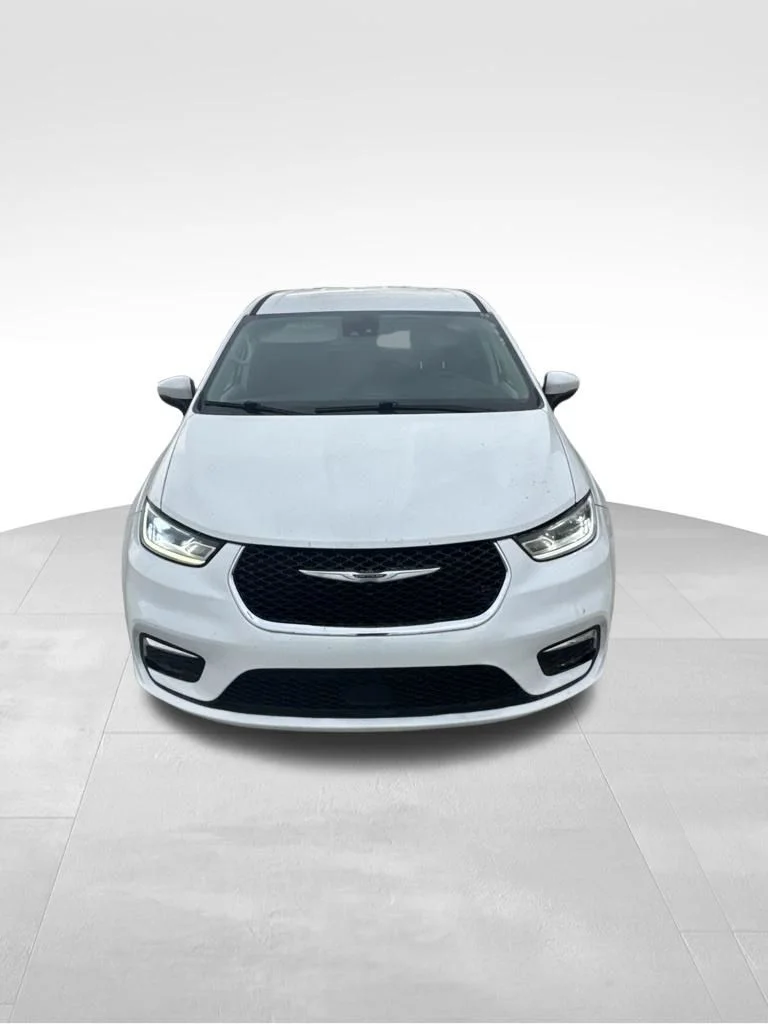 Used 2023 Bright White Clearcoat Chrysler Touring L image 3