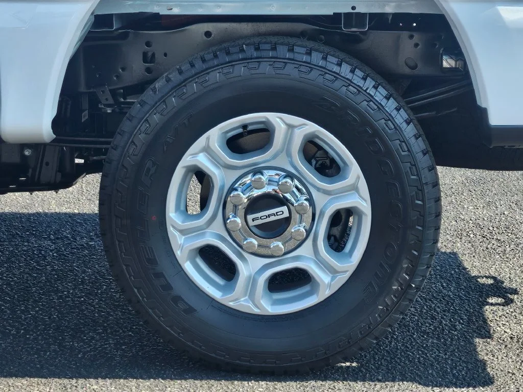 New 2027 Oxford White Ford F-250® XLT image 14