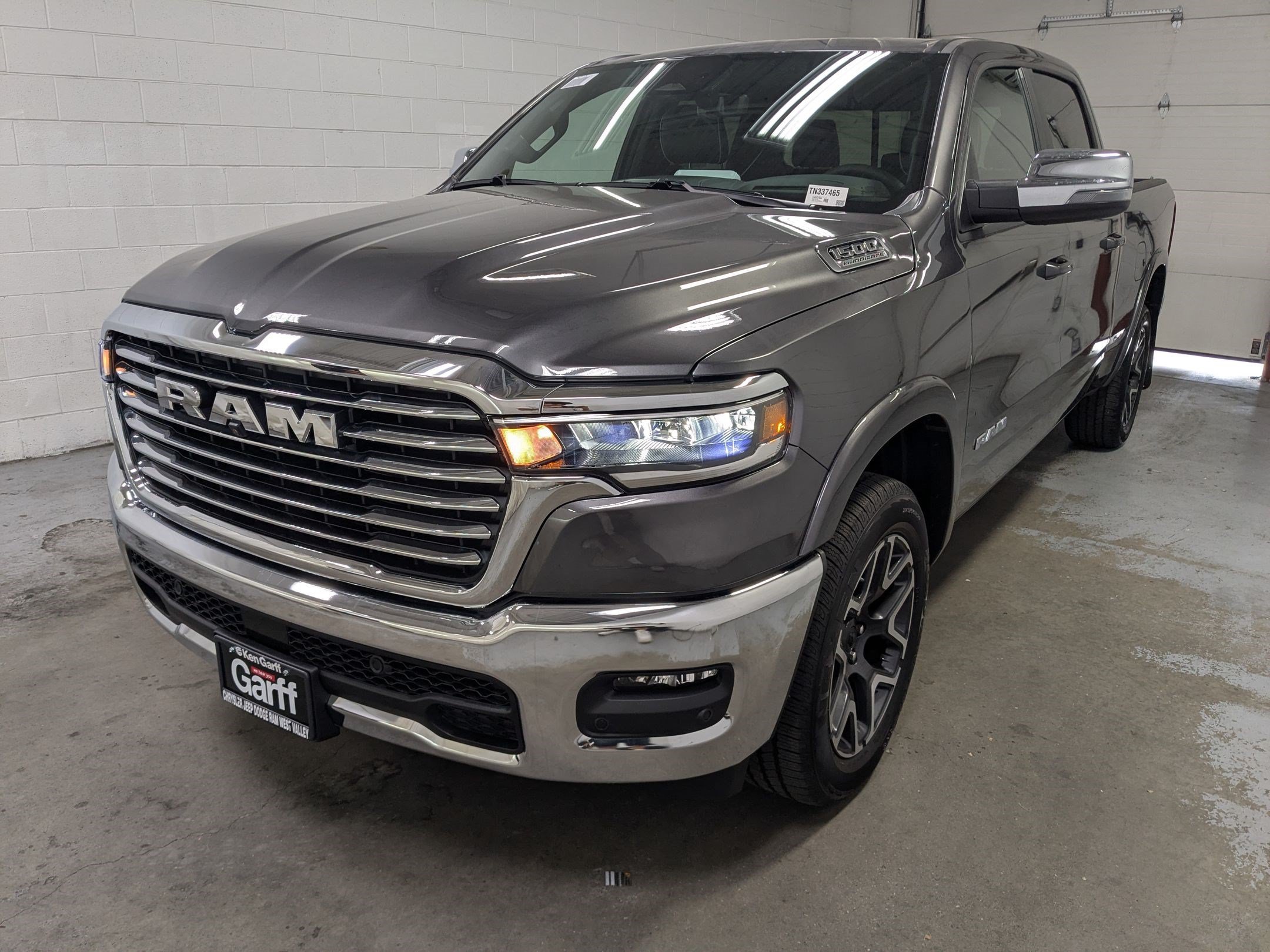 New 2026 Granite Crystal Metallic Clear-Coat Exterior Paint RAM Laramie image 9
