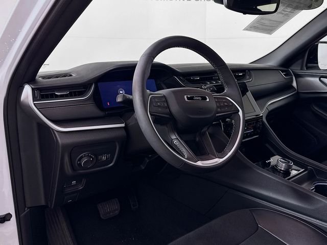 Used 2024 White Jeep Altitude image 9