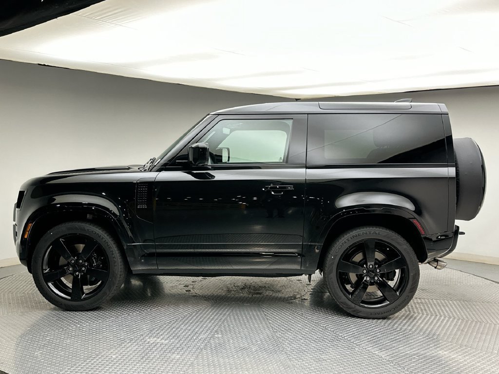 New 2026 Santorini Black Land Rover V8 image 2
