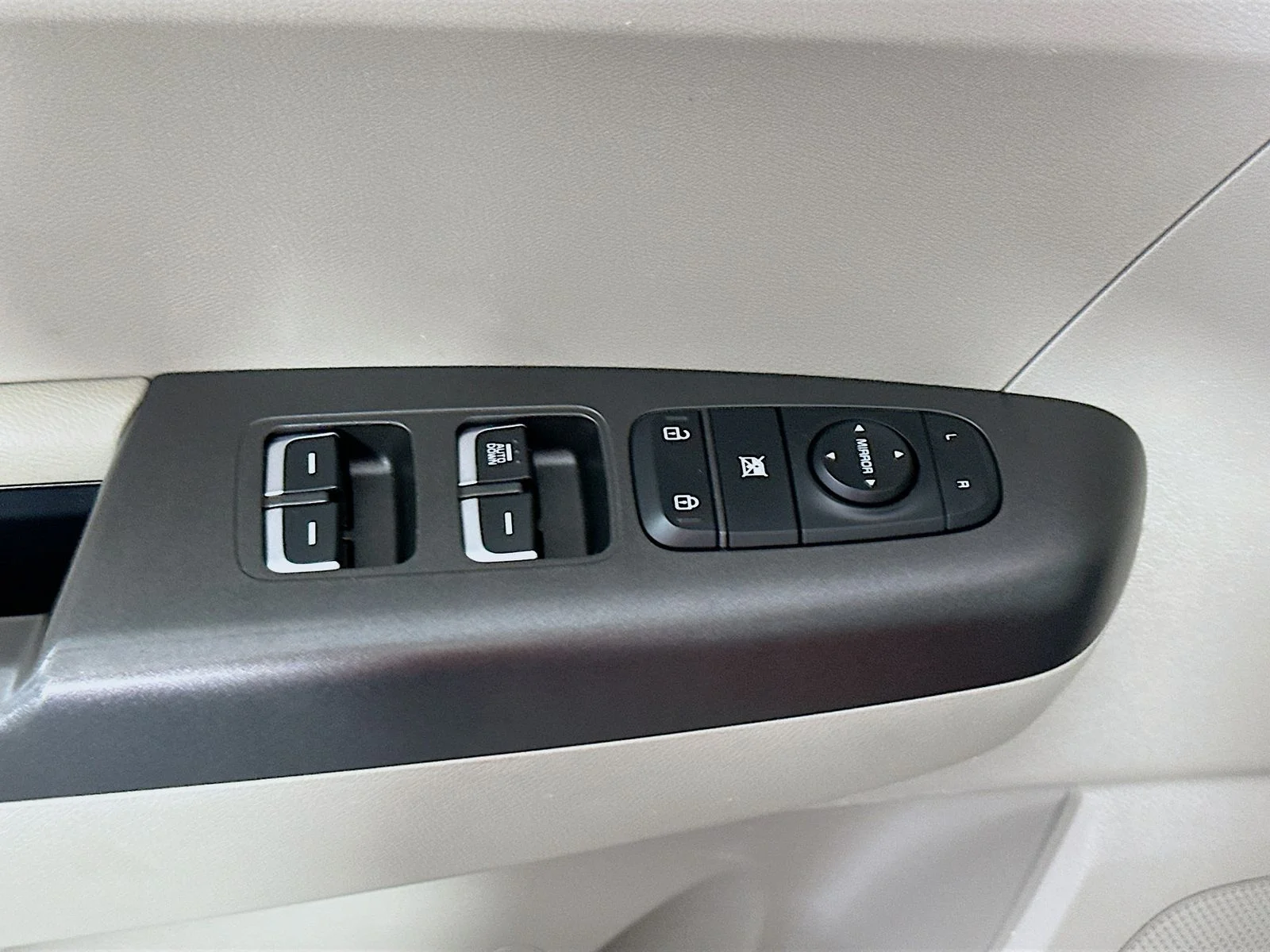 Used 2021 Hyper Red Kia LX image 18
