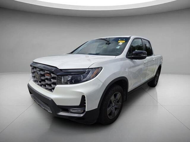 Used 2025 Platinum White Pearl Honda TrailSport image 1