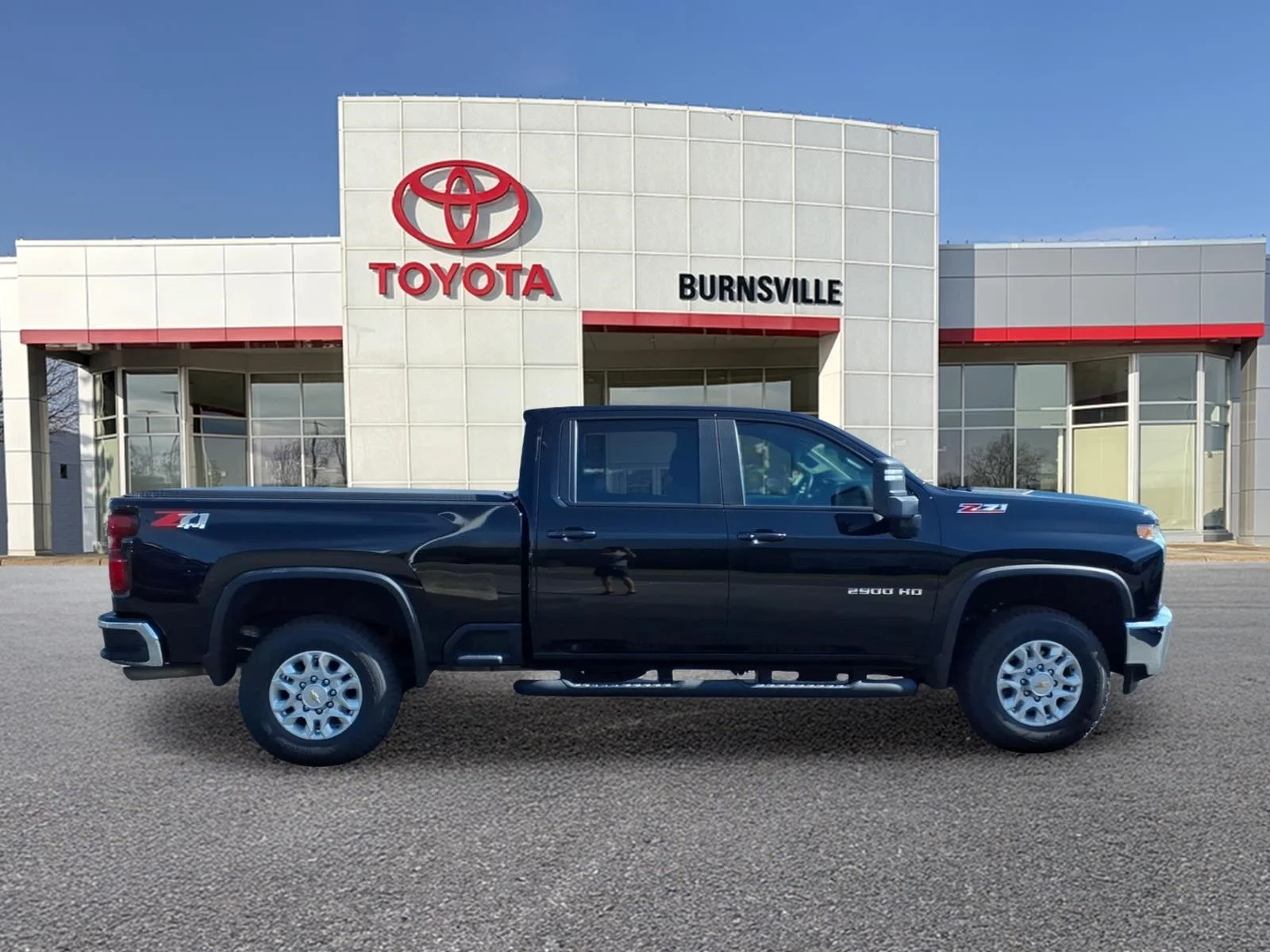Used 2022 Chevrolet Silverado 2500HD LT with VIN 1GC4YNE78NF143182 for sale in Burnsville, Minnesota