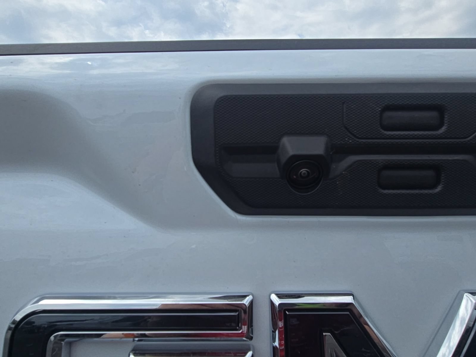 New 2026 Glacier White Tricoat GMC Denali Ultimate image 15