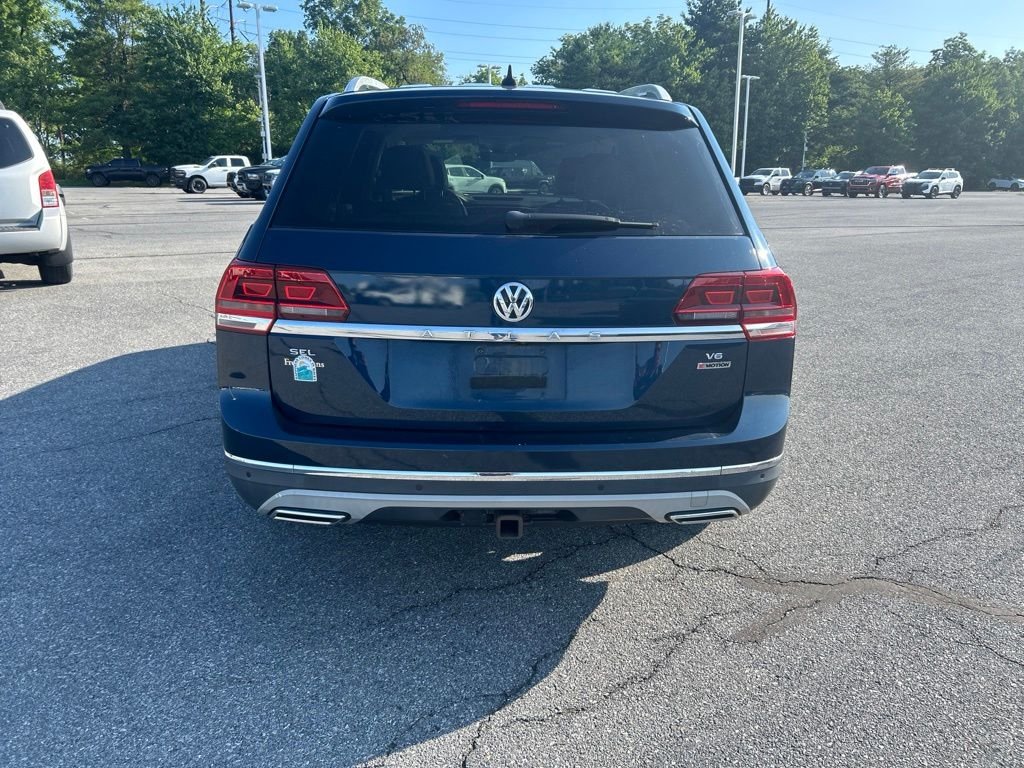 Used 2018 Blue Volkswagen SEL image 7