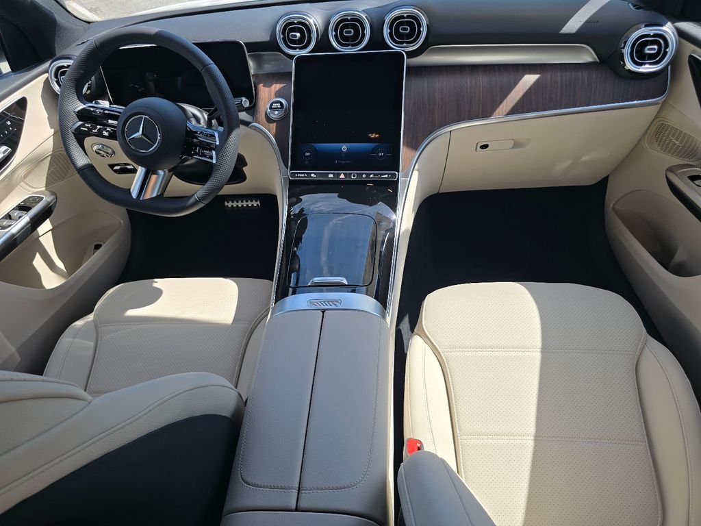 New 2027 MANUFAKTUR Moonlight White Metallic Mercedes-Benz GLC 300 image 3