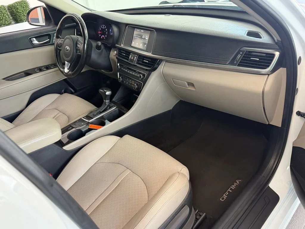 Used 2018 White Kia EX image 16