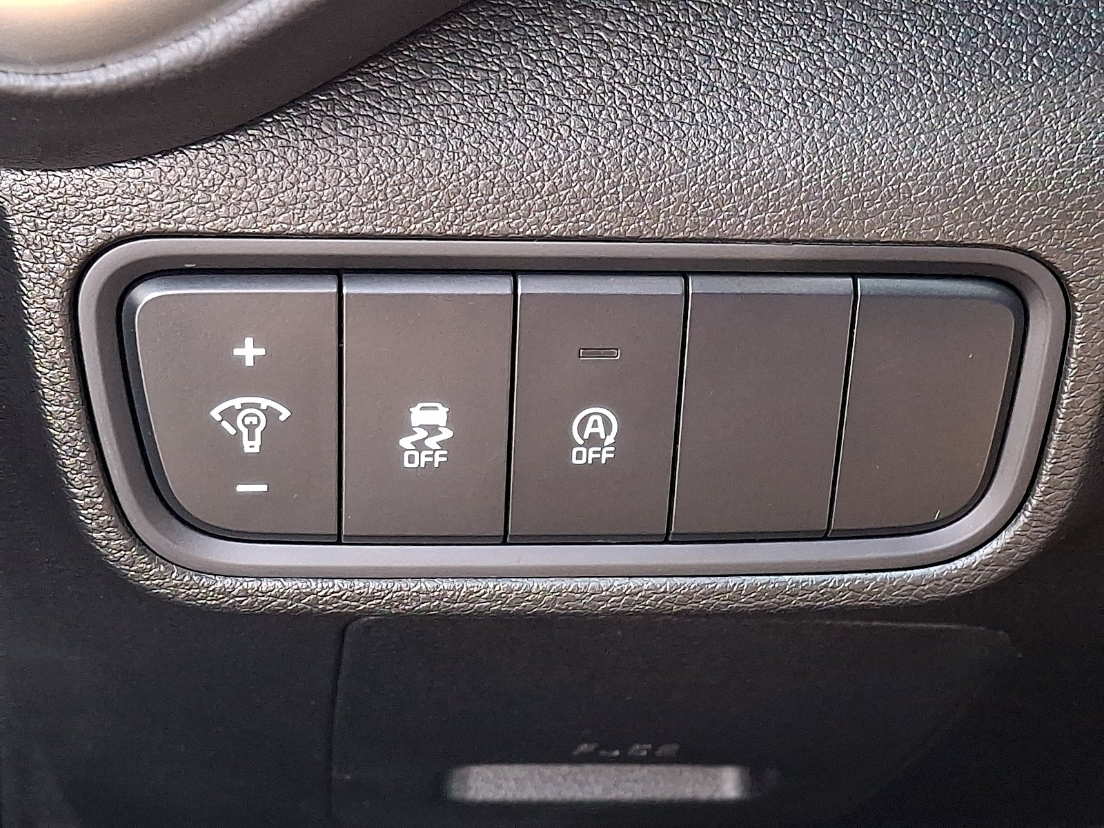 Certified Used 2025 Snow White Pearl Kia LX image 24