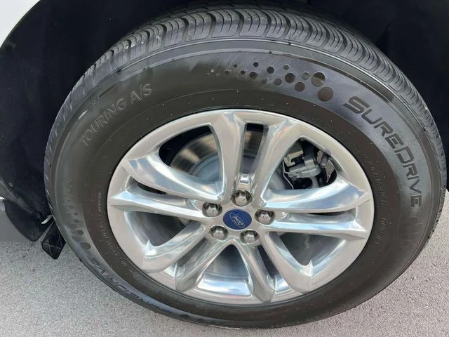Used 2015 White Platinum Clearcoat Metallic Ford SEL image 11