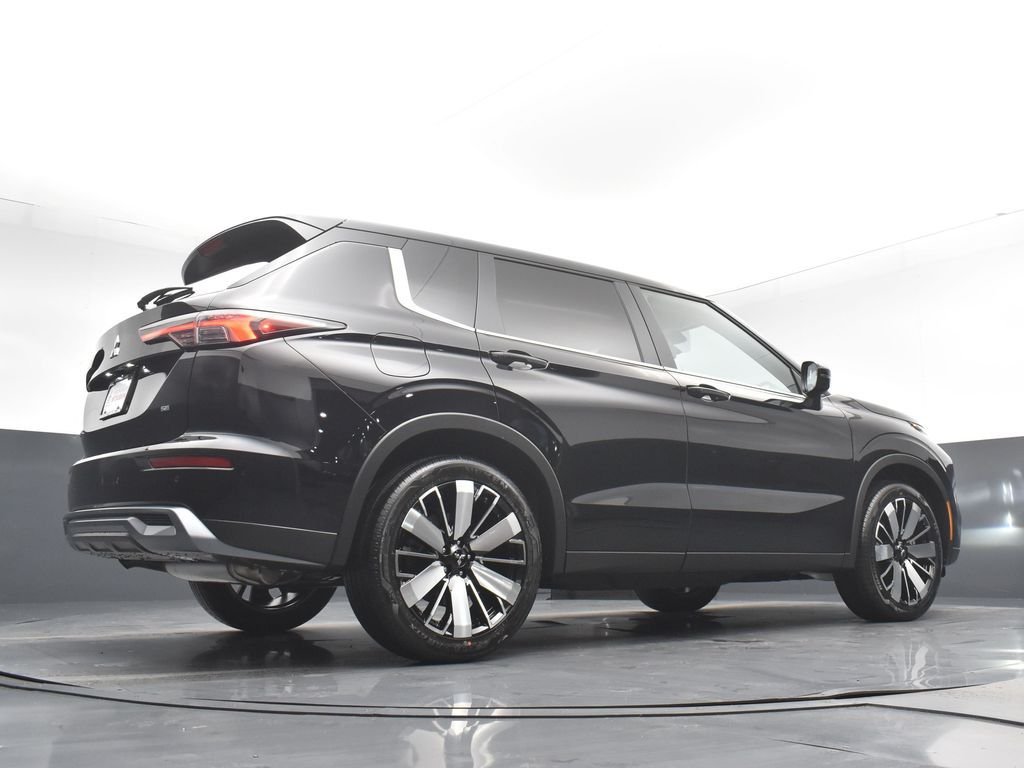 New 2026 Black Mitsubishi SE image 25