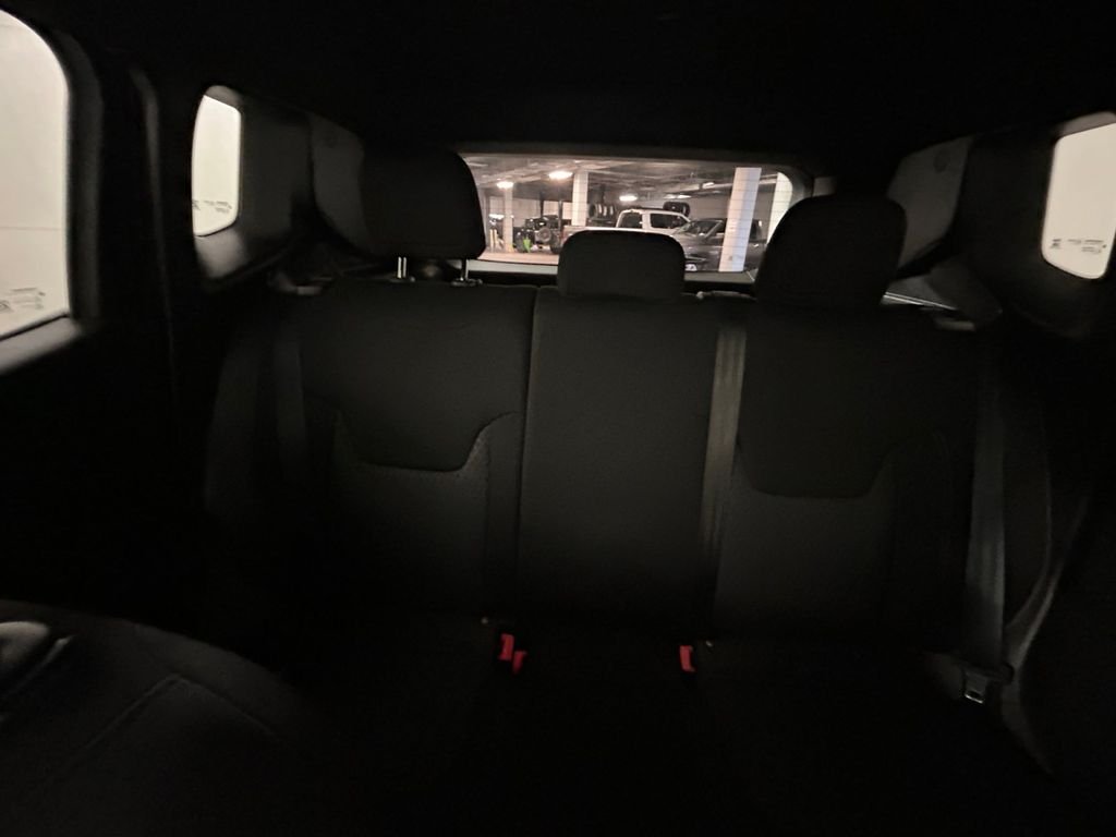 Used 2021 Black Jeep Latitude image 19