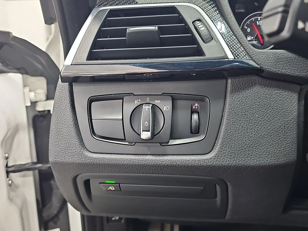 Used 2018 White BMW Base image 28