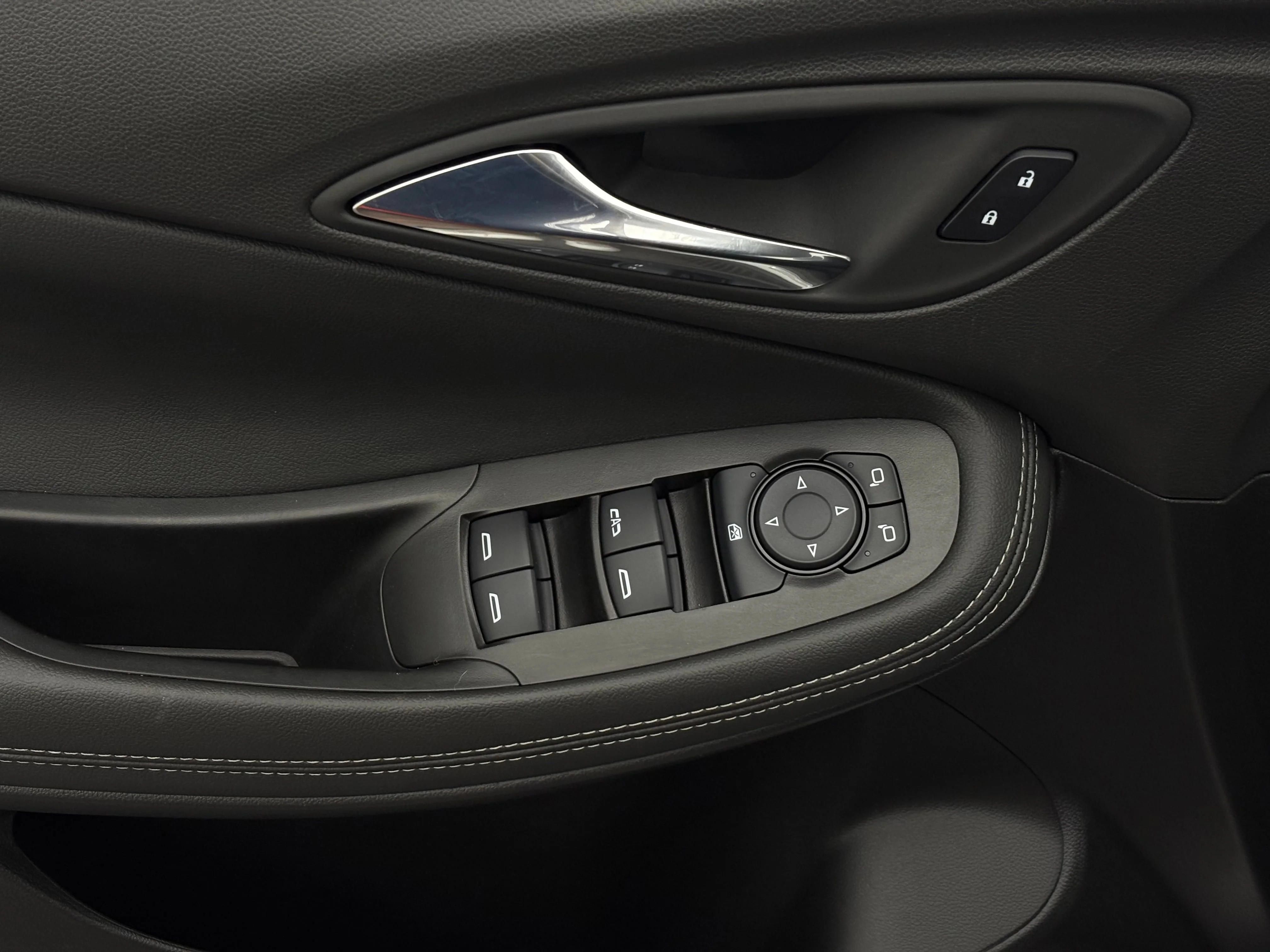 Used 2023 Summit White Buick Preferred image 15