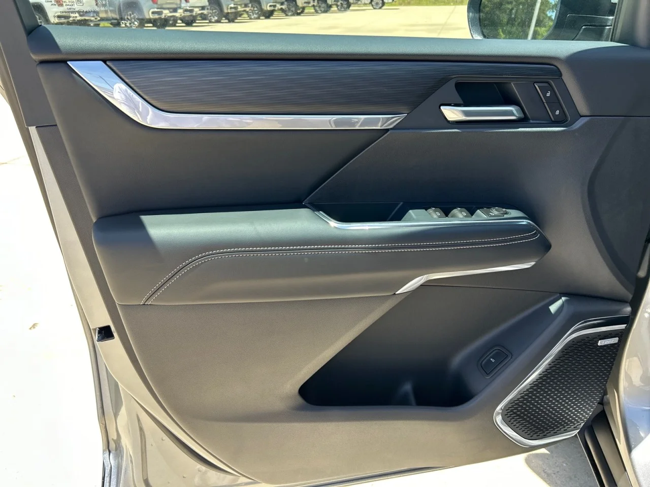 New 2026 Sterling Metallic GMC Elevation image 10