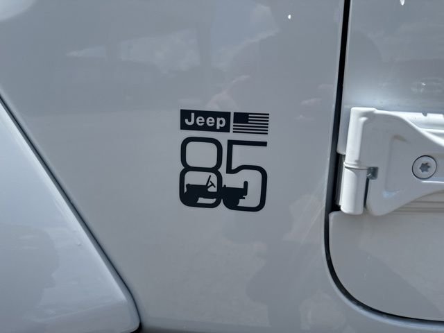 New 2026 Bright White Clear-Coat Exterior Paint Jeep 85th Anniversary Edition image 3