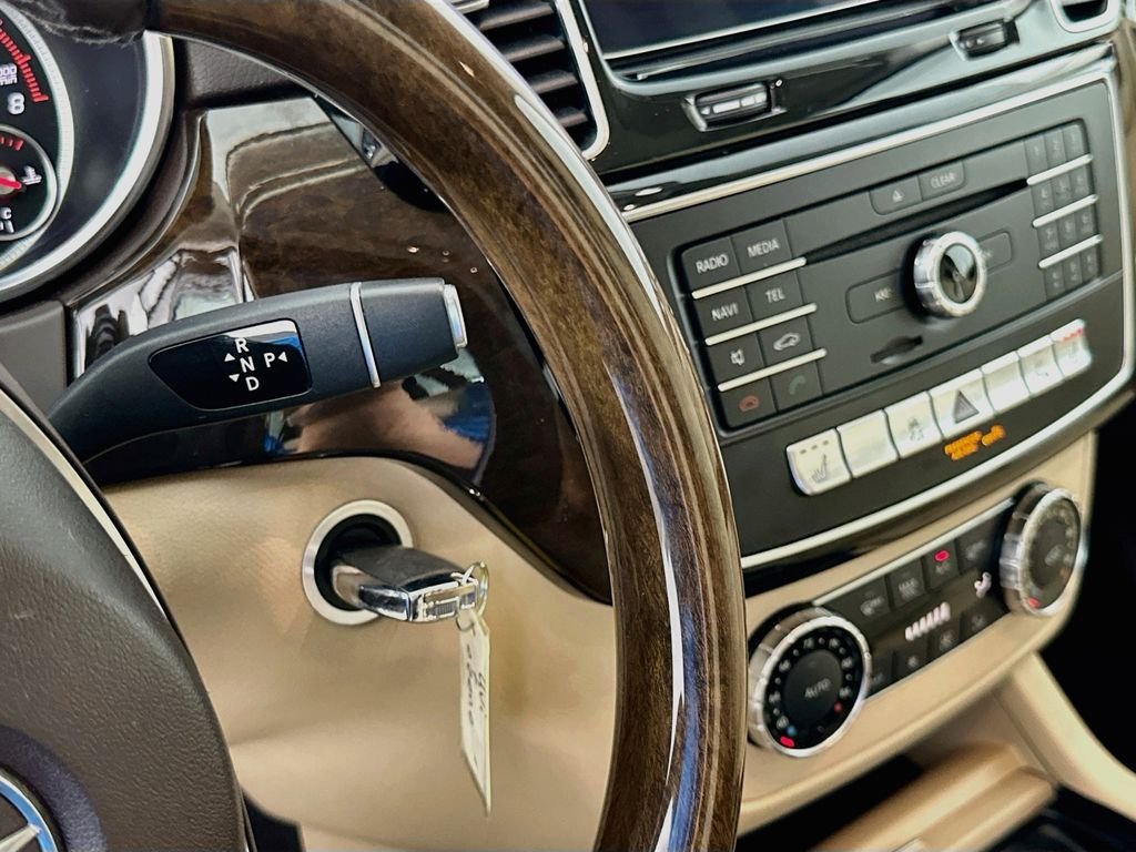 Used 2018 Polar White Mercedes-Benz GLE 350 image 17