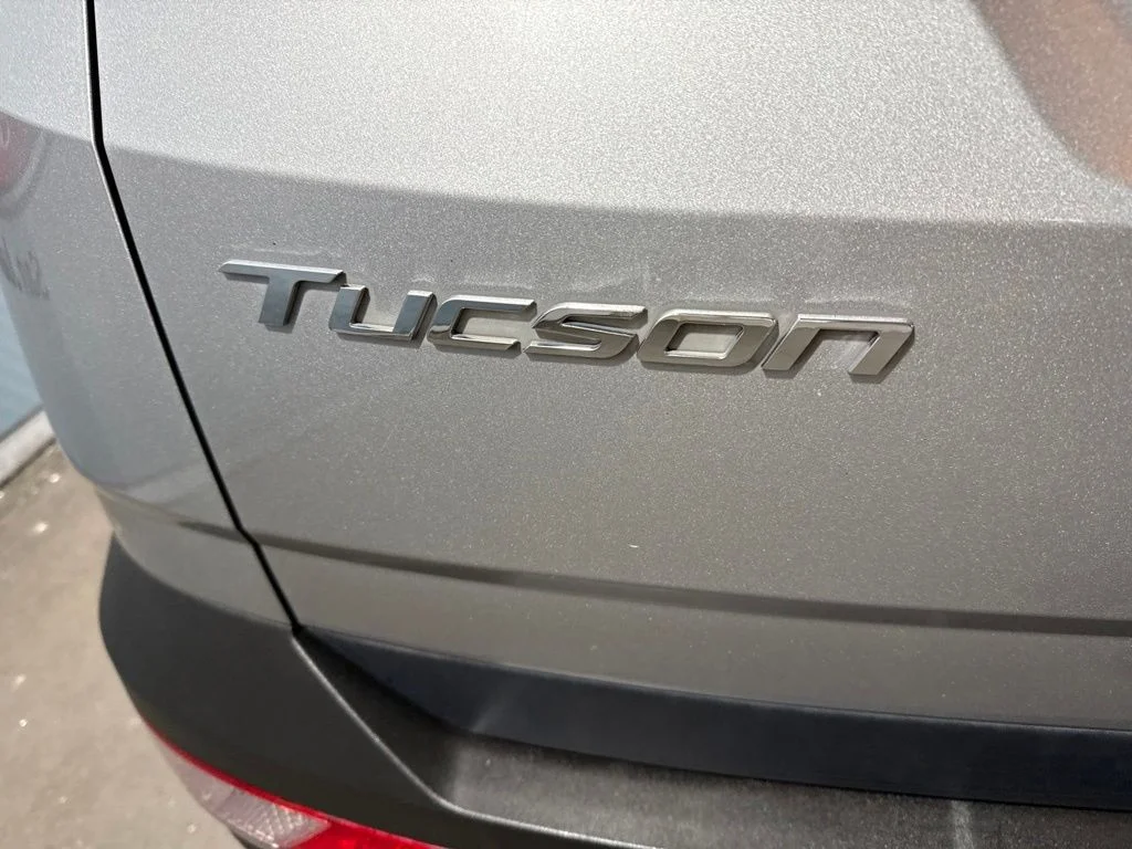 Used 2023 Silver Hyundai SE image 22