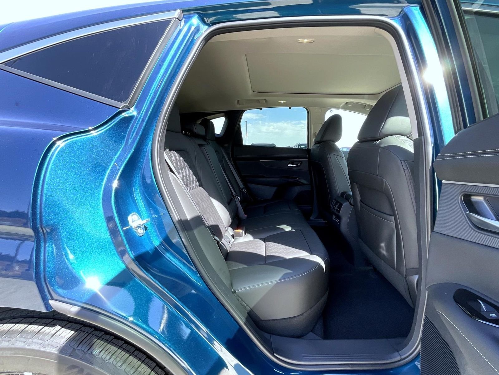 New 2026 Pearl Metallic Nissan Platinum image 19