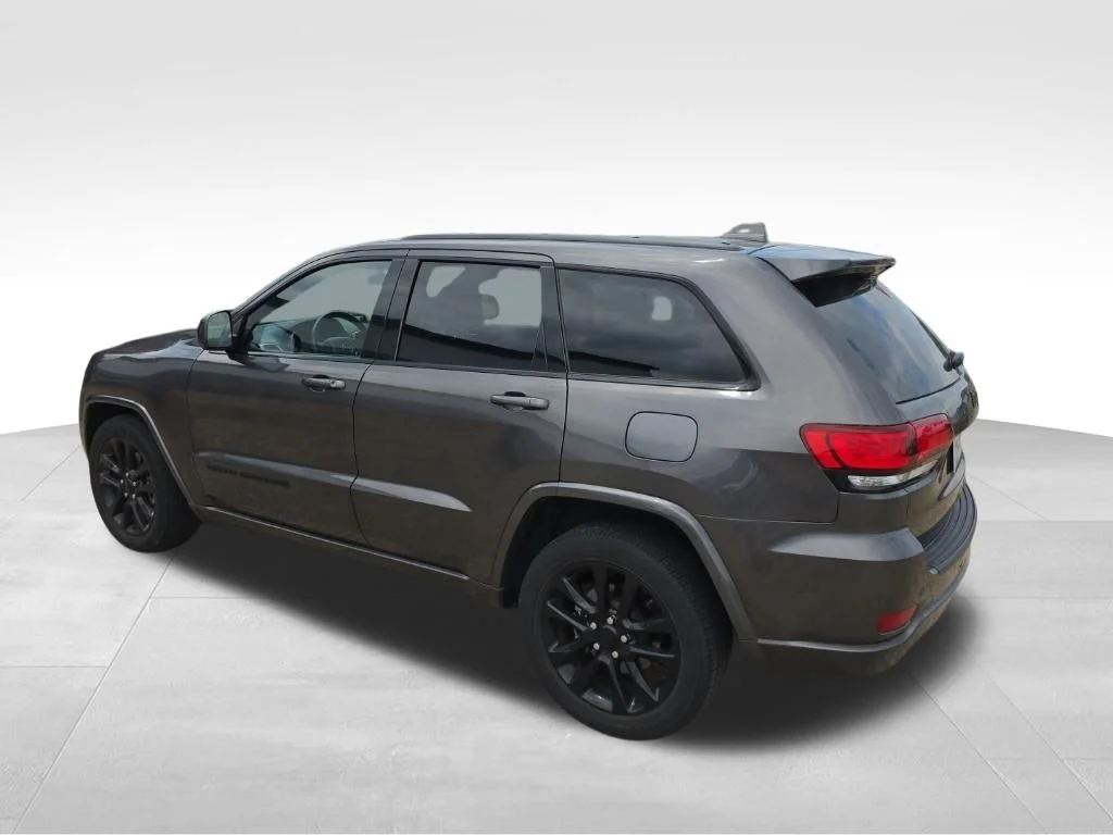 Used 2021 Gray Jeep Laredo X image 10