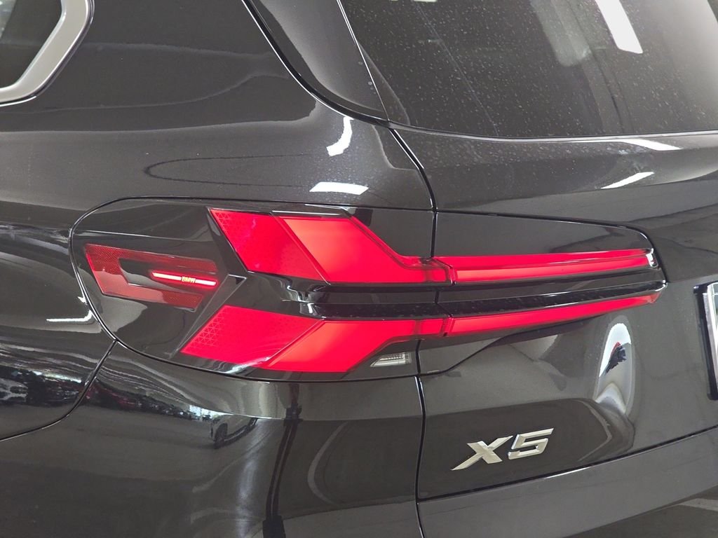 New 2026 Black Sapphire Metallic BMW xDrive40i image 22