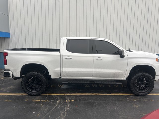 Used 2024 Summit White Chevrolet RST image 2
