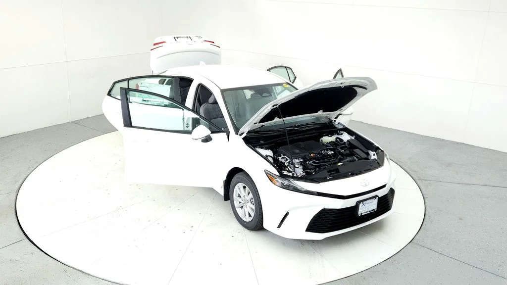 Used 2025 White Toyota LE image 17