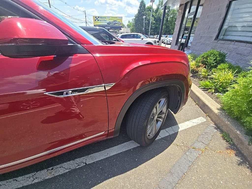 Used 2018 Red Volkswagen SEL image 7