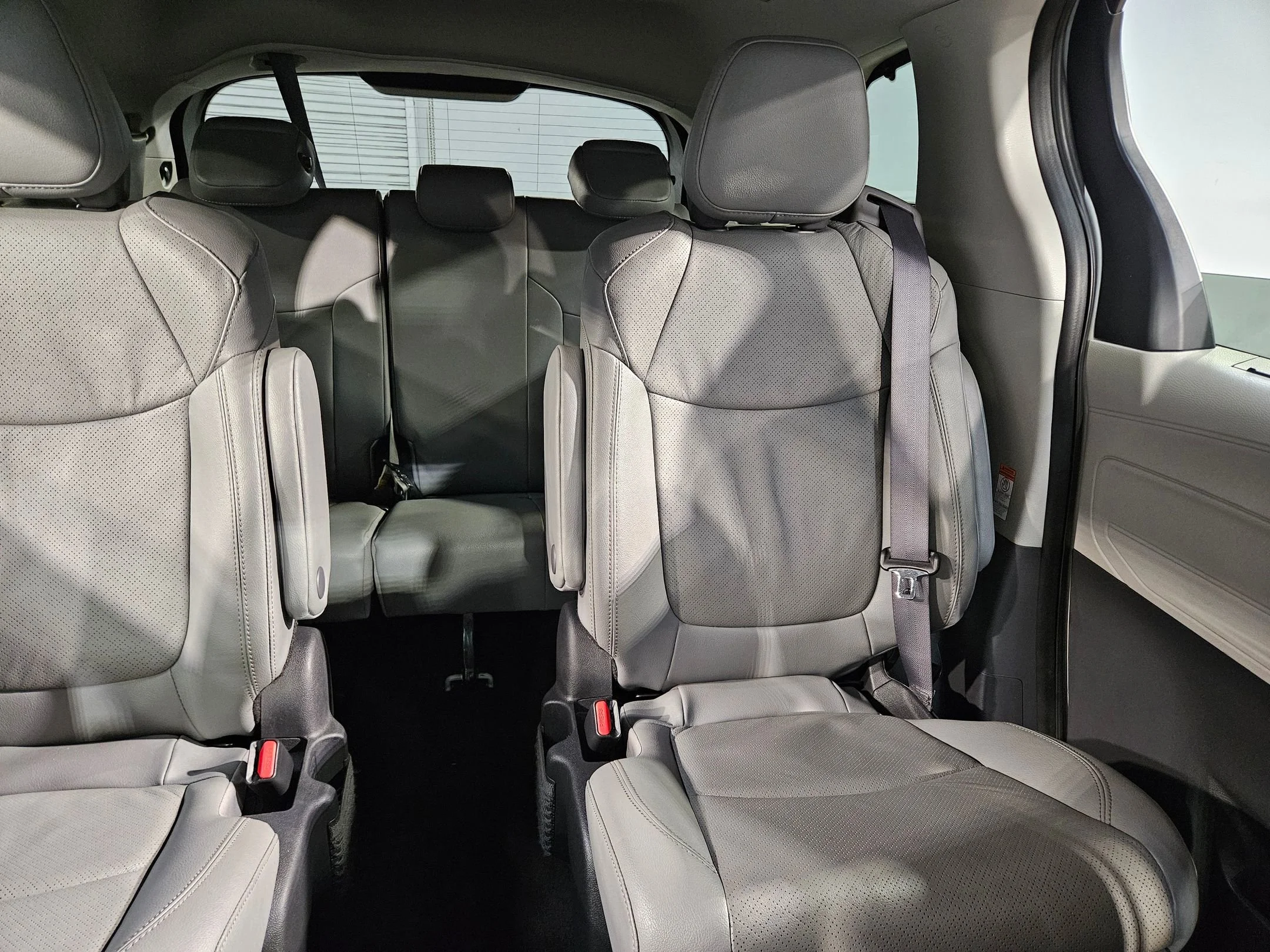 2024 Toyota Sienna Limited - Photo 14
