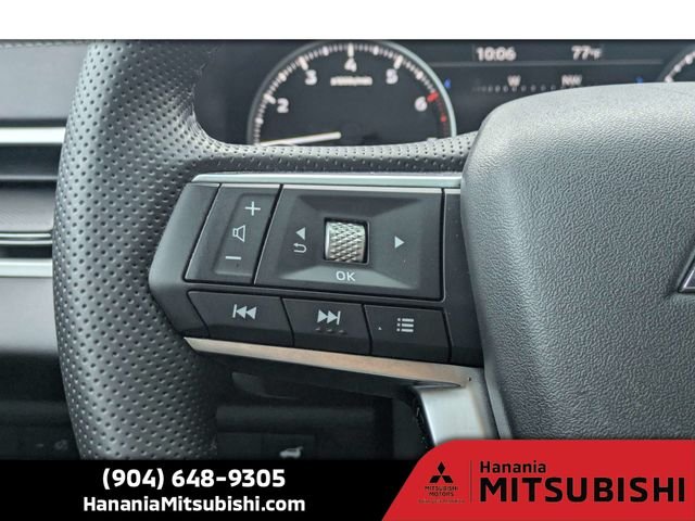 Used 2024 Silver Mitsubishi SE image 26