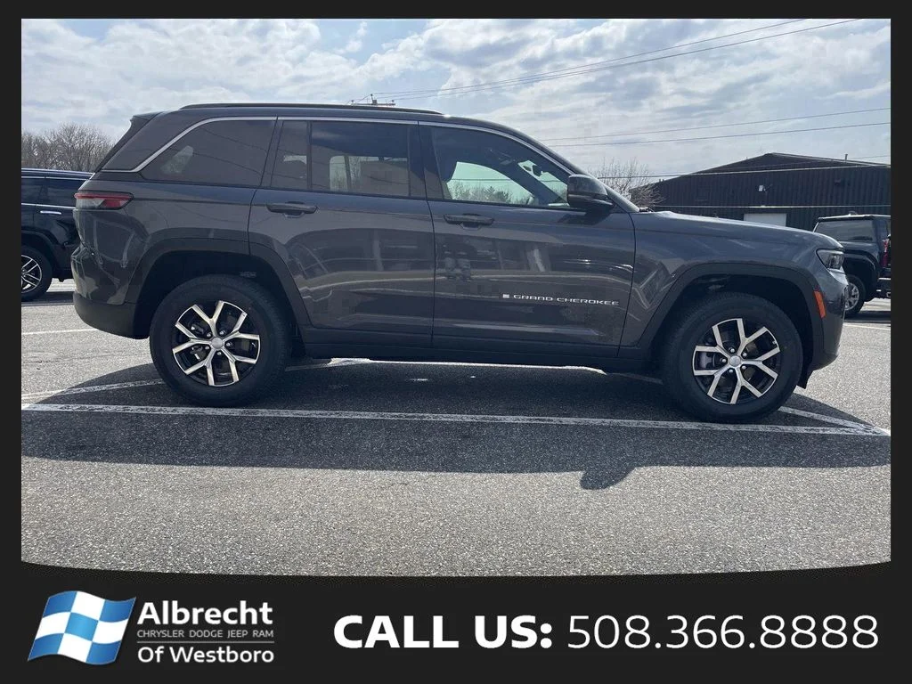 New 2026 Baltic Gray Metallic Clear-Coat Exterior Paint Jeep Limited image 6