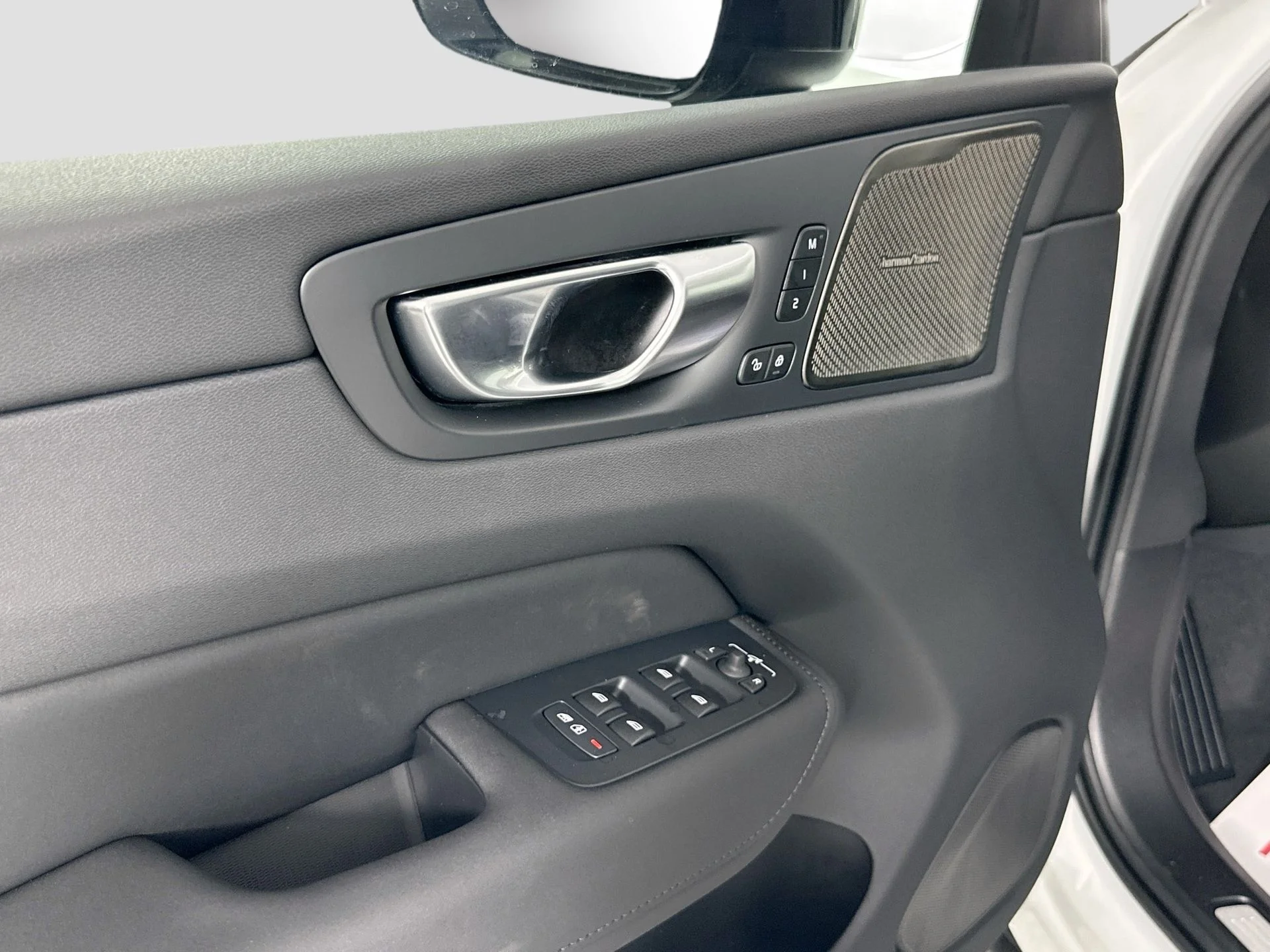 2026 Volvo XC60 Plus - Photo 17